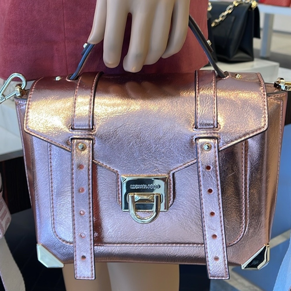 MICHAEL KORS
Manhattan Md TH SCHOOL Crackled Metallic Leather SATCHEL
Primrose